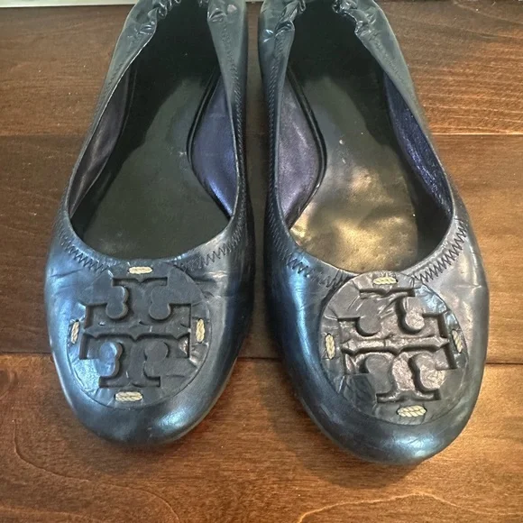 Tory Burch Blue Flats with Signature Logo - Picture 2 of 8